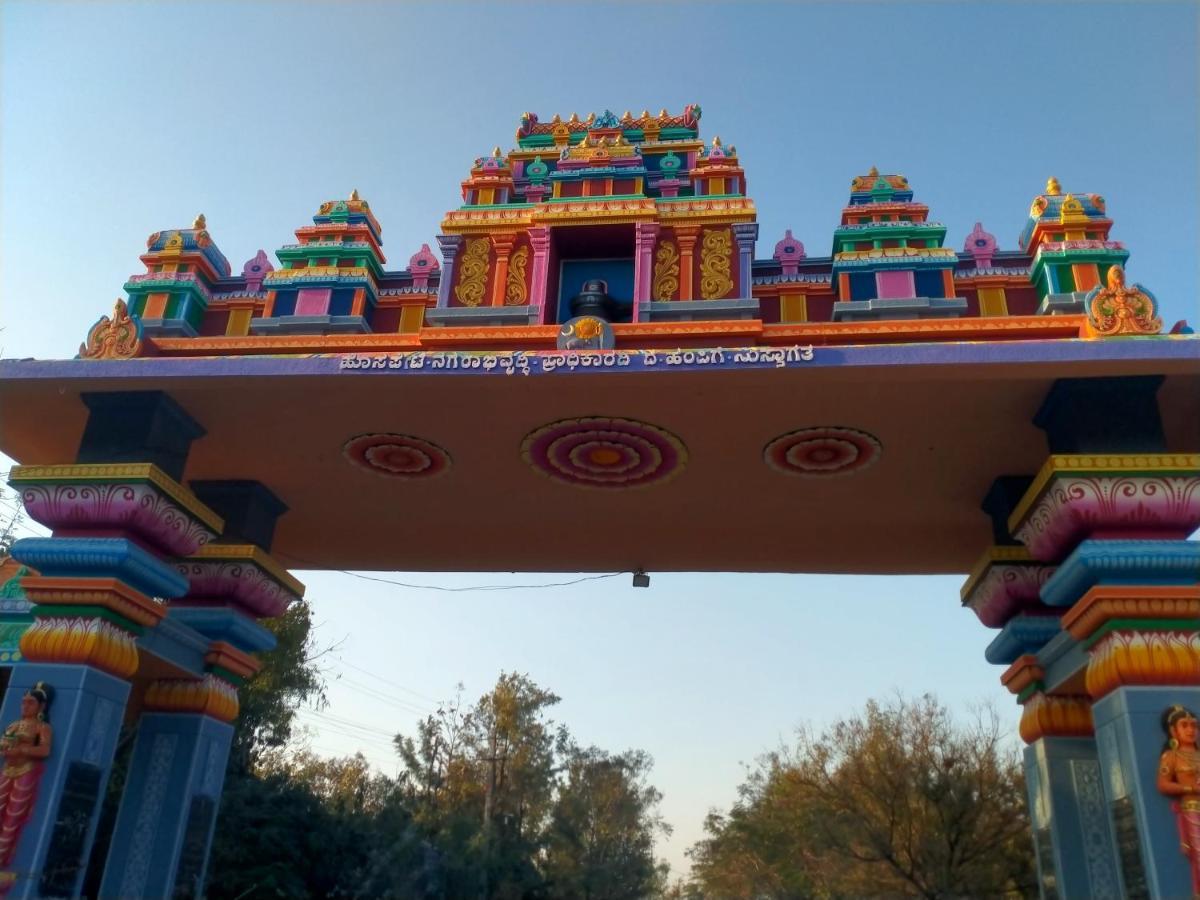Sahasra Home Stay Hampi 호스펫 외부 사진